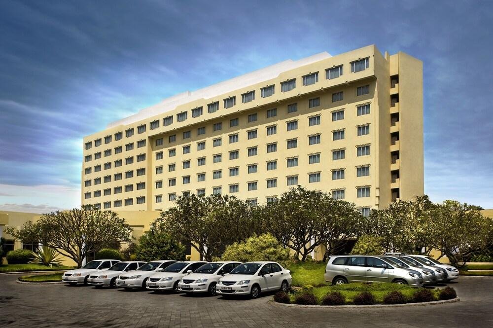 Surat MAd:\Nirav_Share\PSG 2025\surat-marriott-hotel.jpg